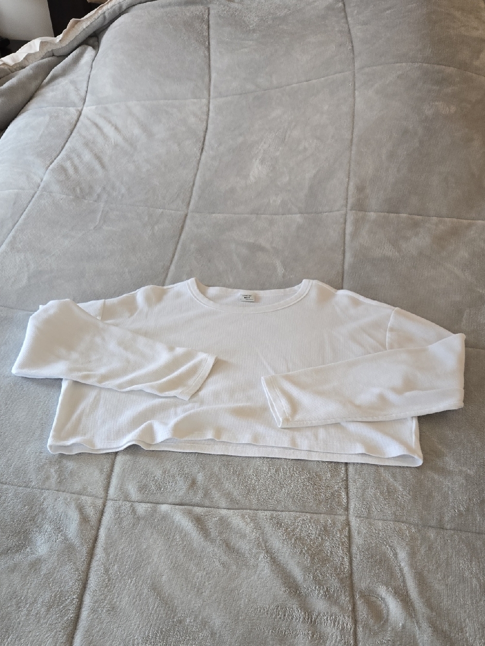 Aritzia White Ribbed Long-Sleeve Crop Top